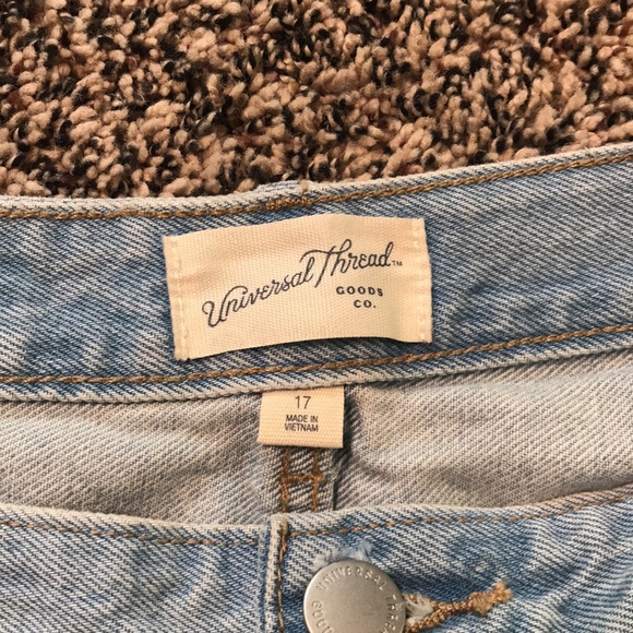 🐠Universal Thread Light Wash Mid Rise Cut off Jean Shorts Size 17 | NWT - Picture 5 of 5